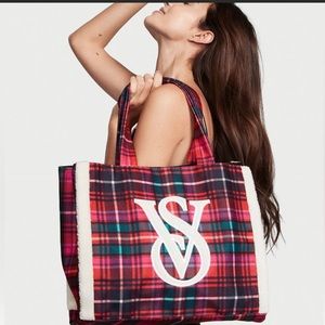 Victoria’s Secret 2022 Holiday Tote Bag